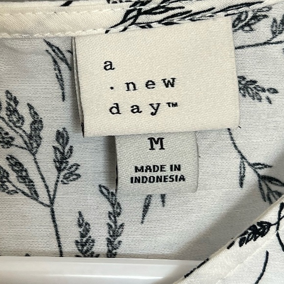 Women's Flutter Short Sleeve Top - A New Day Medium, Black & White Floral - Picture 5 of 5